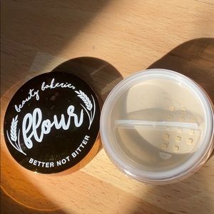 Beauty Bakerie Yellow Flour Setting Powder